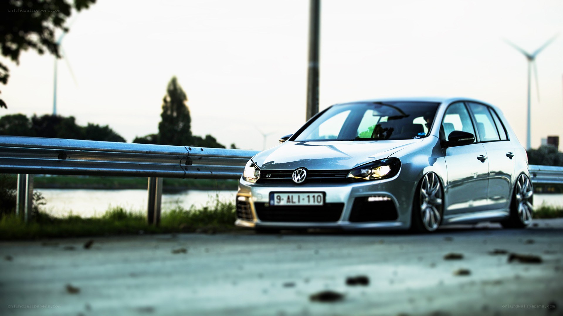 silver volkswagen golf r