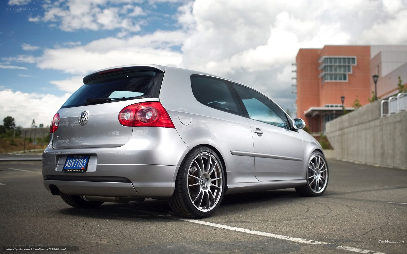 silver volkswagen golf r32