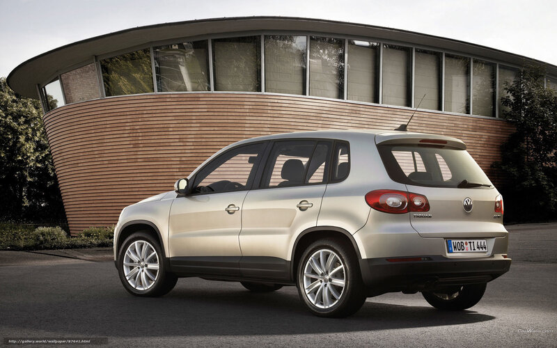 Silver Volkswagen Tiguan — Calm