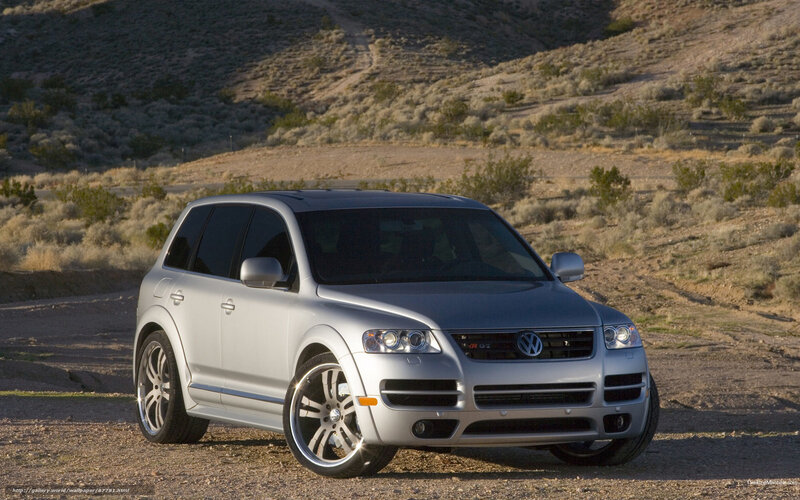 Silver Volkswagen Touareg in desert