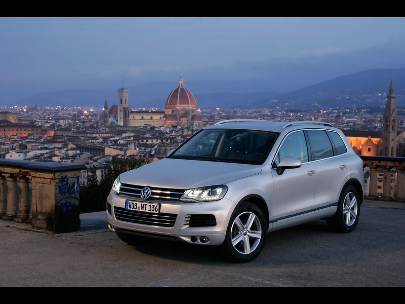 Silver Volkswagen Touareg in Florence