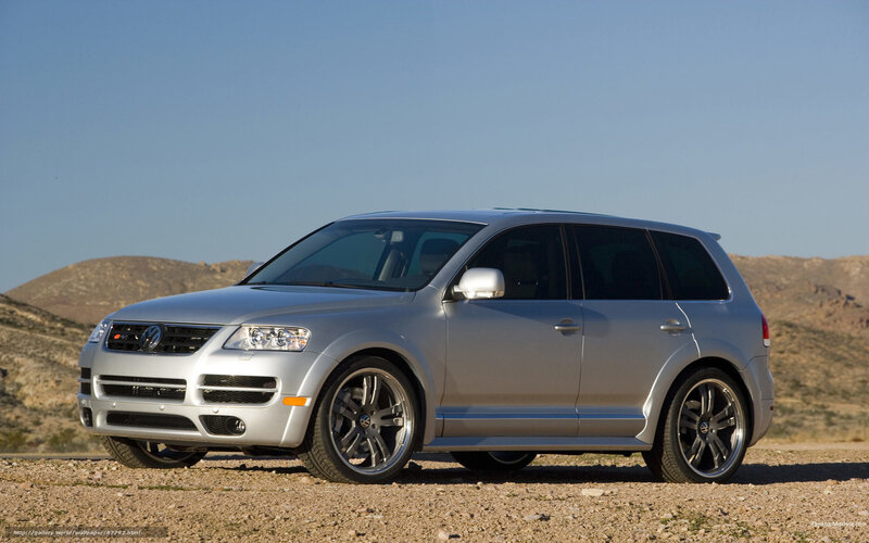 Silver Volkswagen Touareg — Serene
