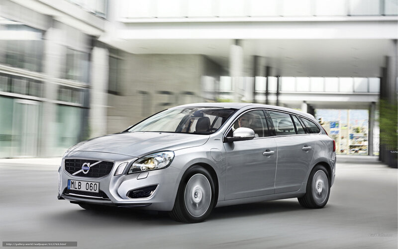 Silver Volvo V60 — Dynamic, Afternoon