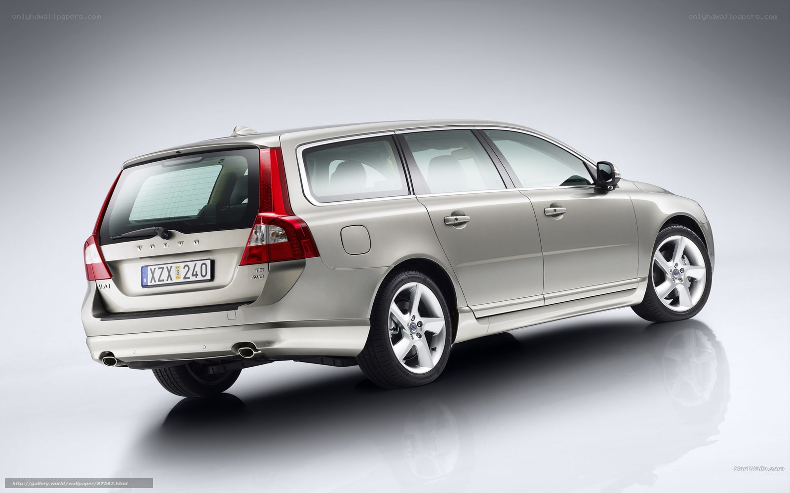 silver volvo v70 station wagon