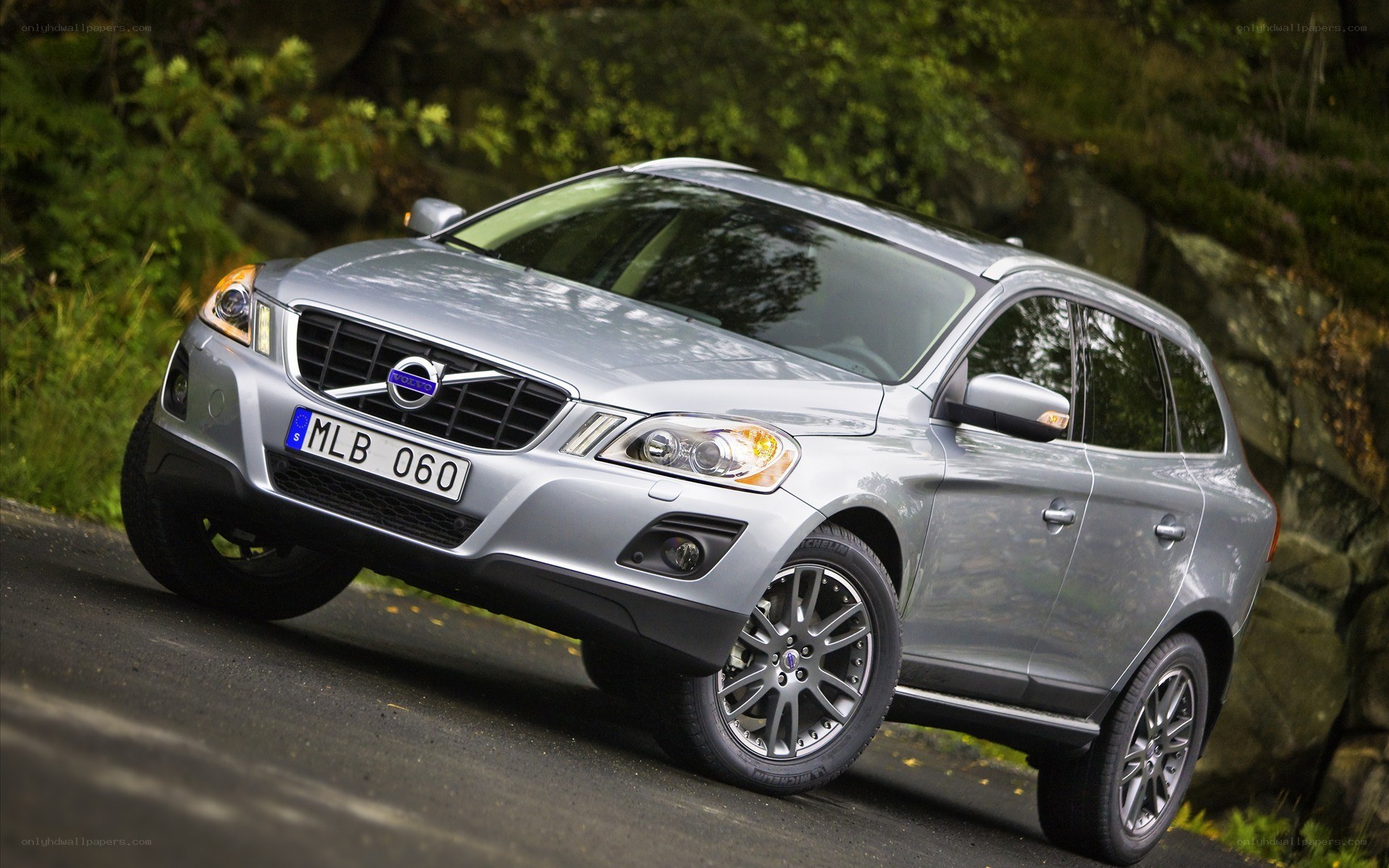 silver volvo xc60 on a road