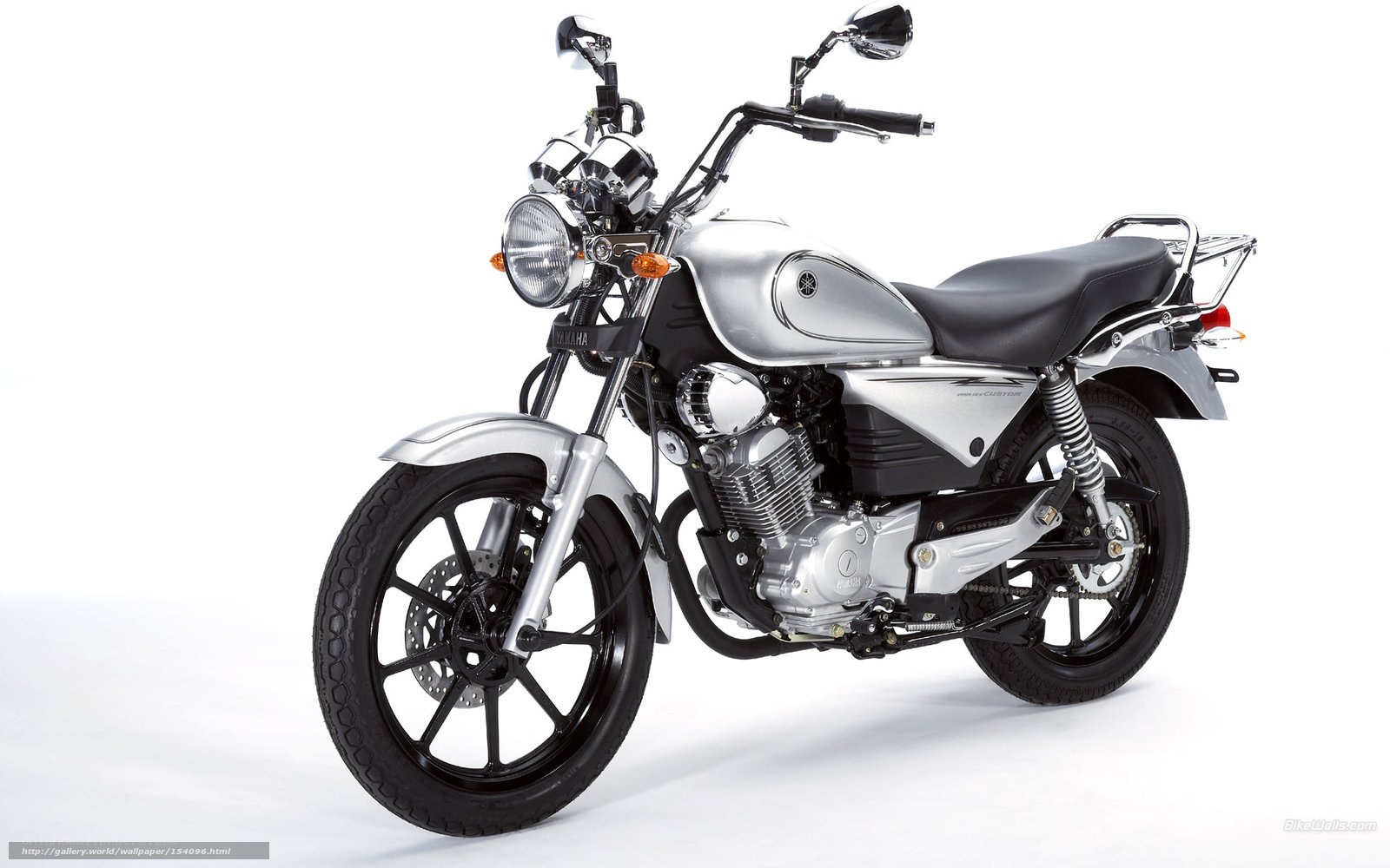 silver yamaha motorcycle