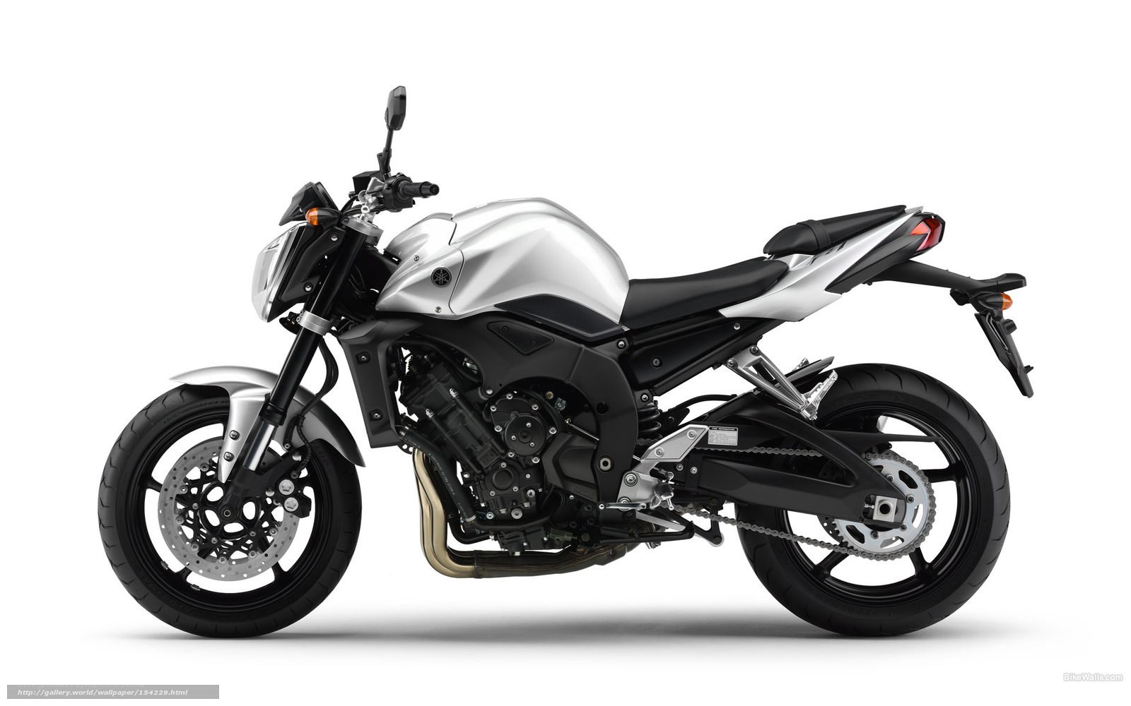 silver yamaha motorcycle