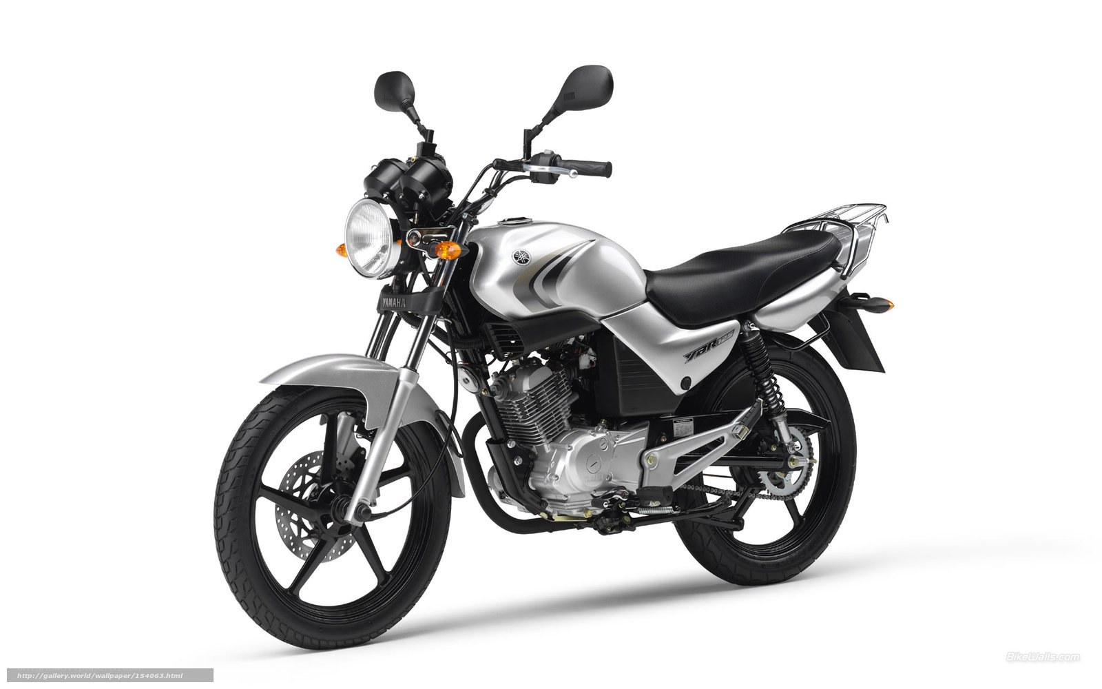silver yamaha motorcycle