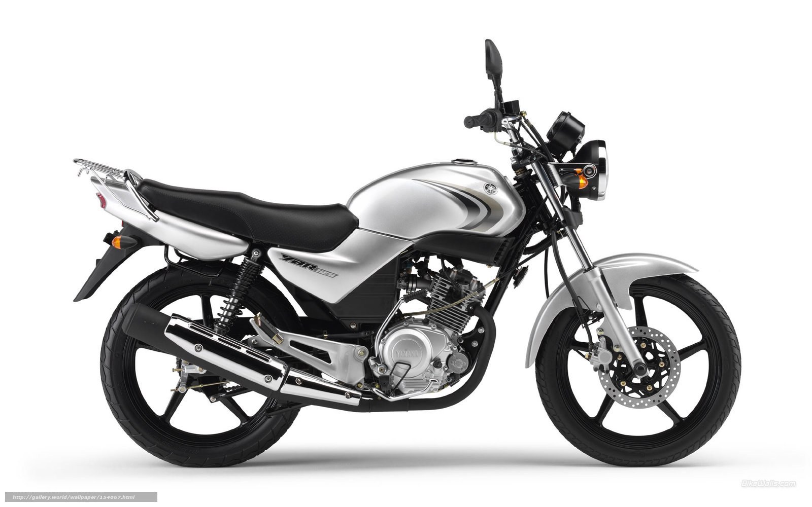 silver yamaha motorcycle