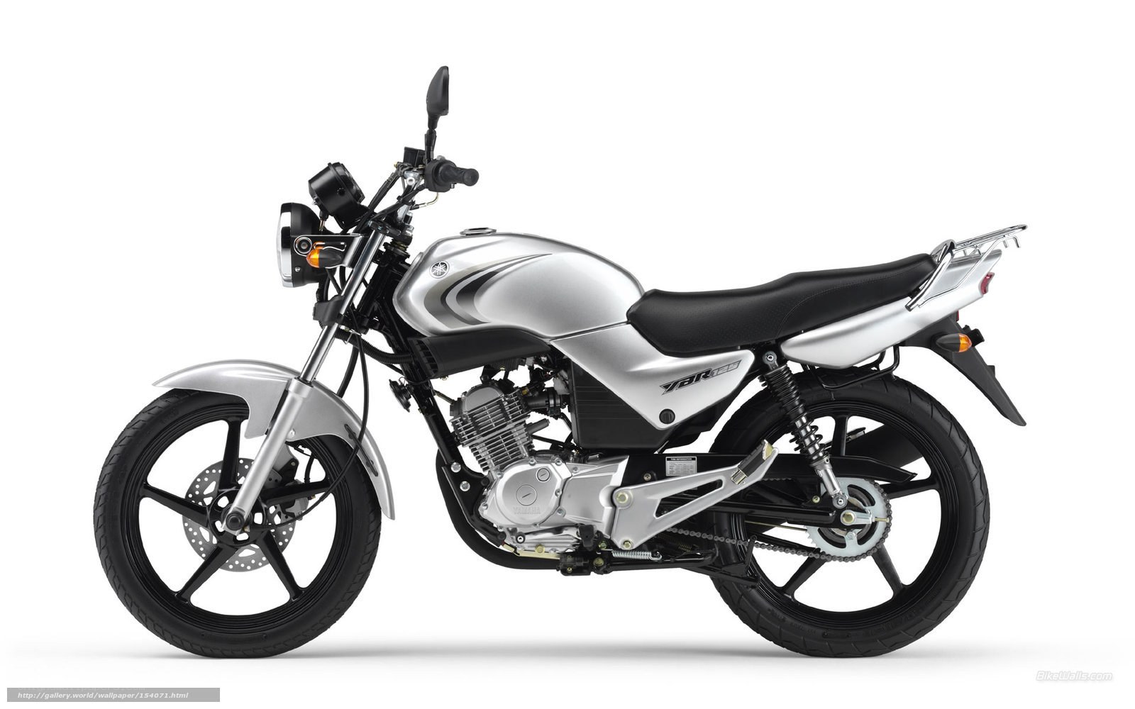 silver yamaha motorcycle
