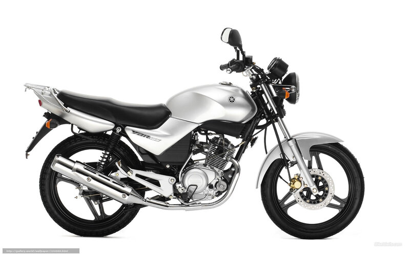 silver yamaha motorcycle