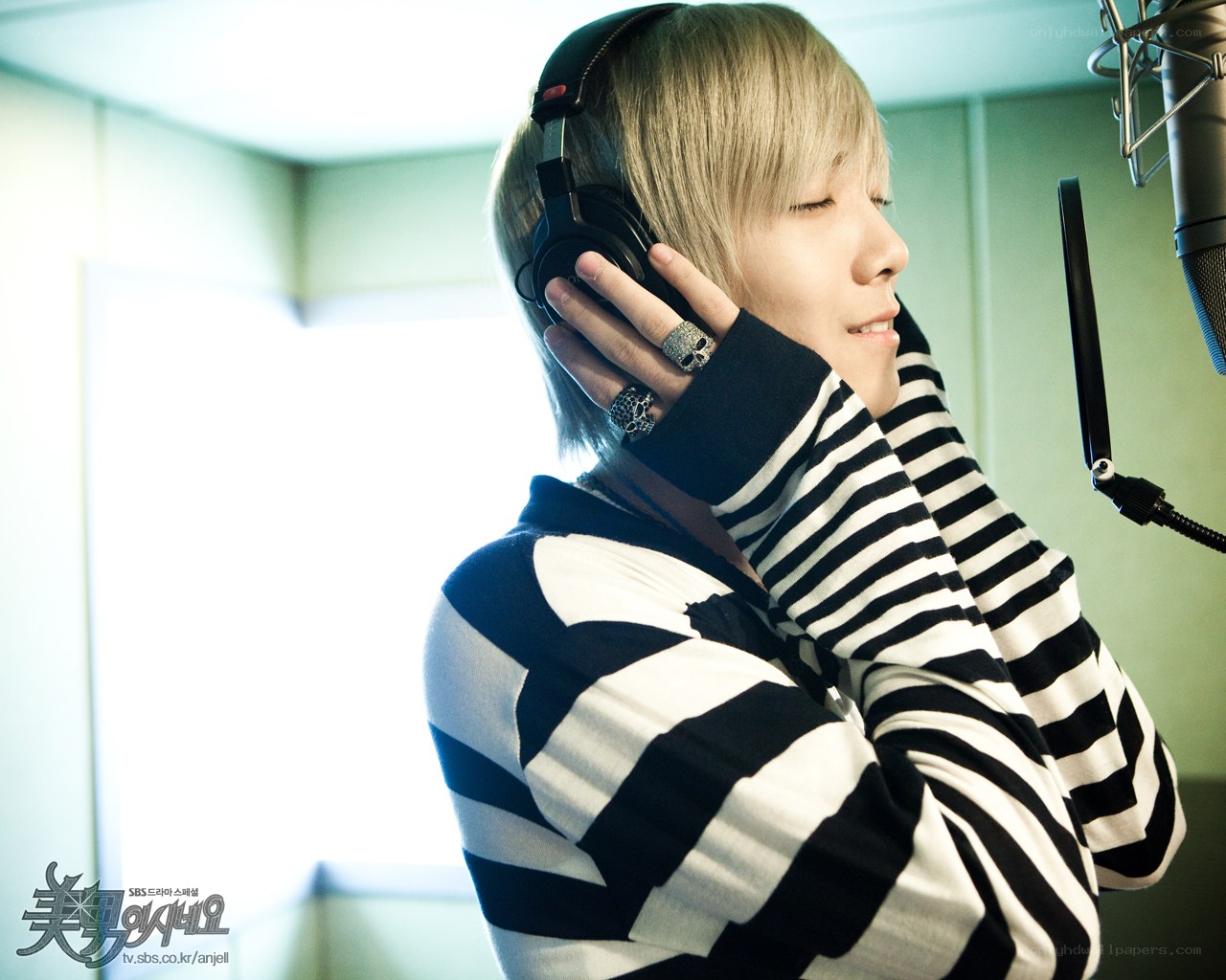 singer in recording studio
