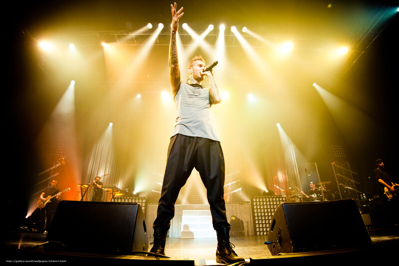 Singer Performing on Stage — Yellow, Dramatic