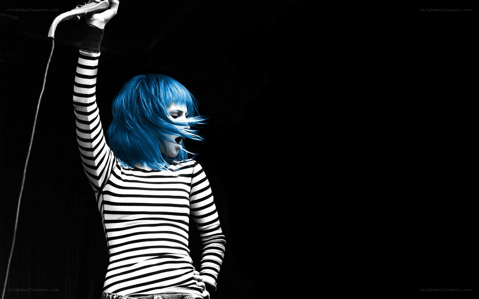 singer with blue hair performing