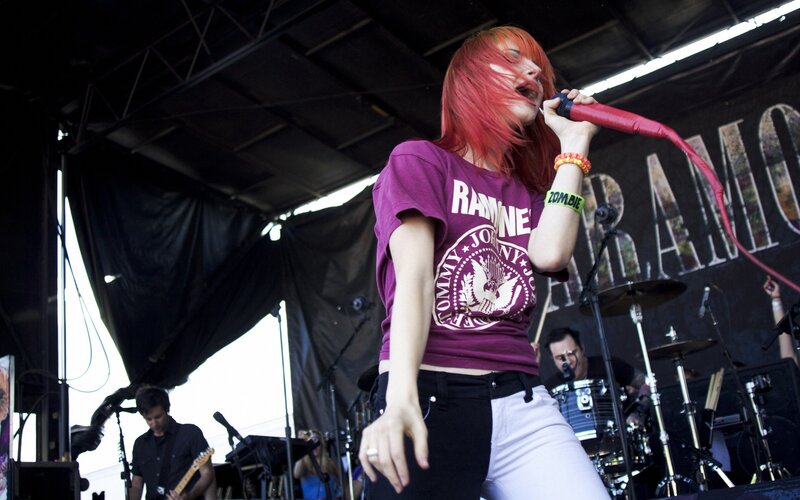 Singer with Red Hair — Energetic, Afternoon