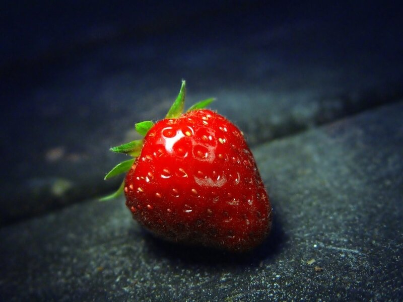 Single Strawberry — Red