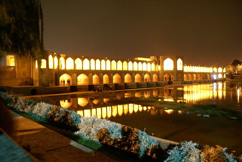 Siose Pol at night
