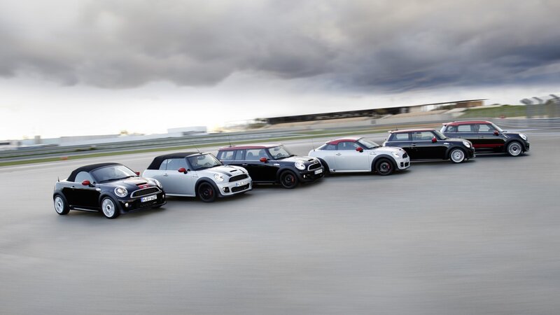 Six MINI Cars on Track