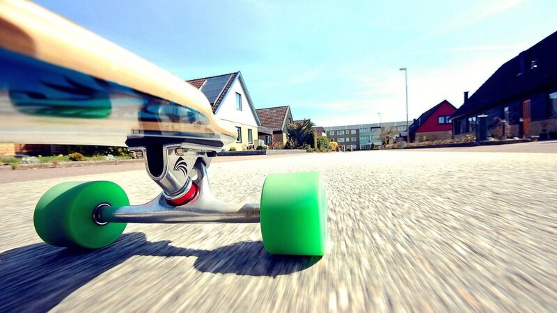 Skateboard in Motion — Green