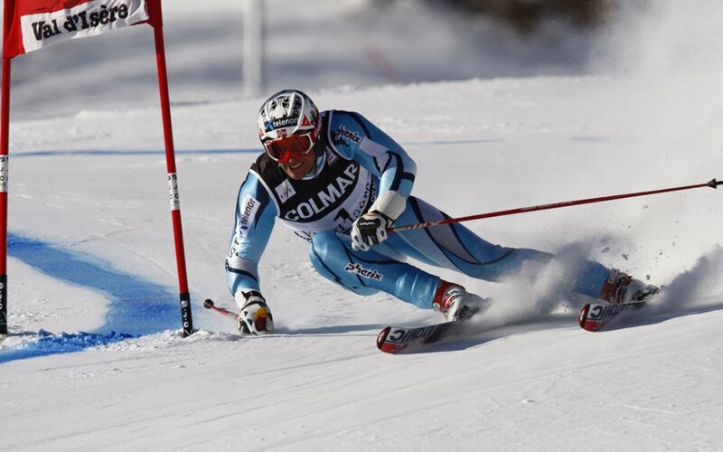 Skier navigating a slalom gate
