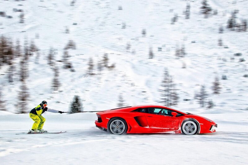 Skier Pulling Car — Red, Dynamic