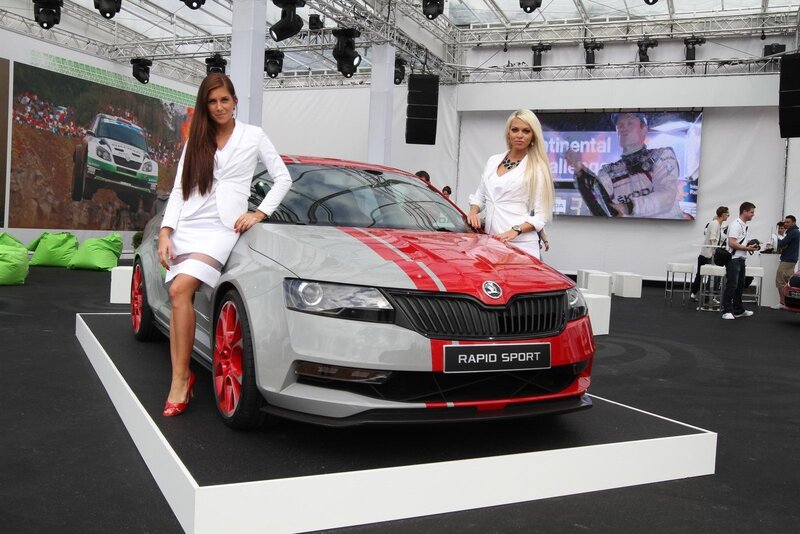 Skoda Rapid Sport car display