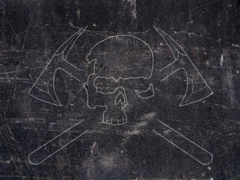 skull and axes graffiti