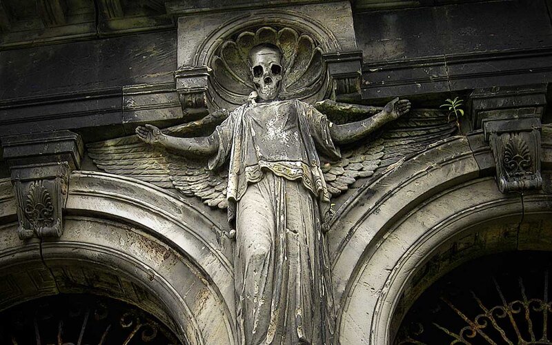 Skull angel sculpture