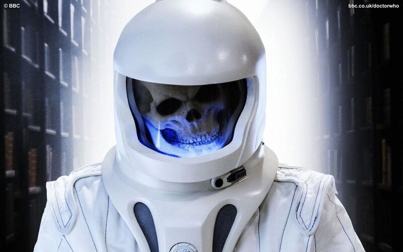 skull in white helmet