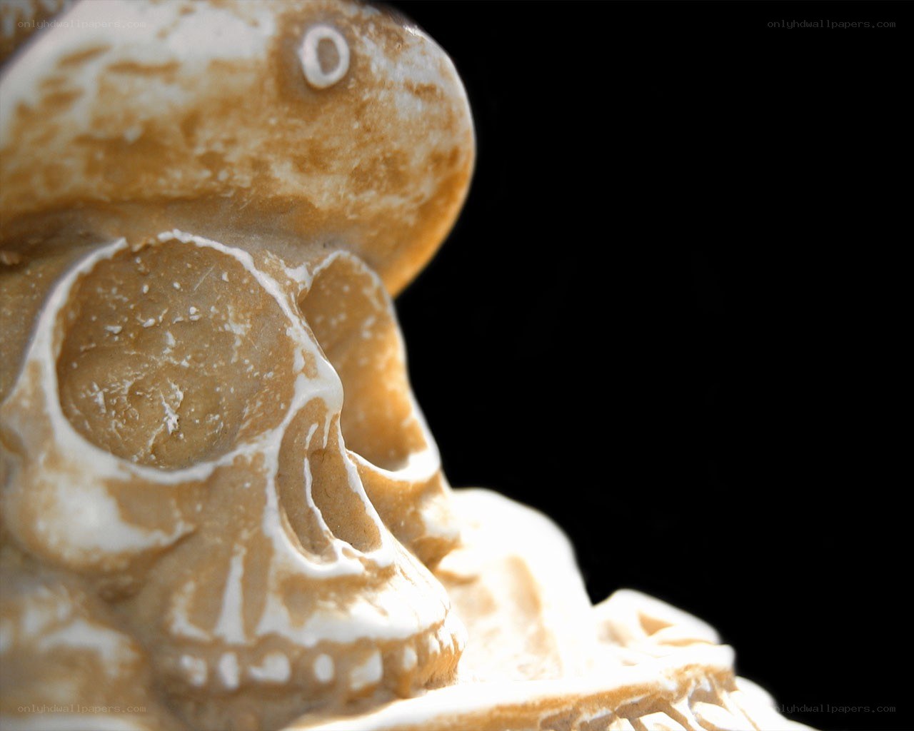 skull sculpture with hat