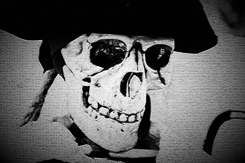 skull with hat carving
