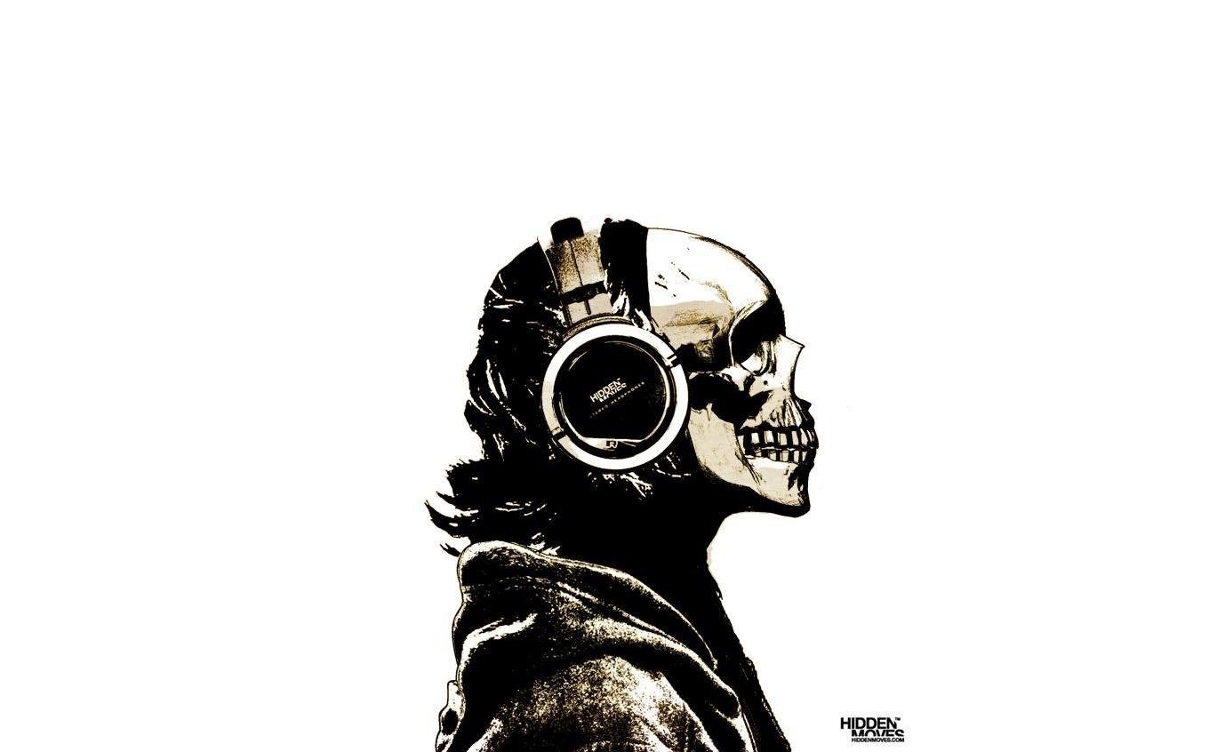 skull with headphones