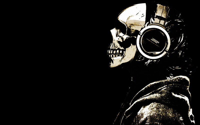 skull with headphones
