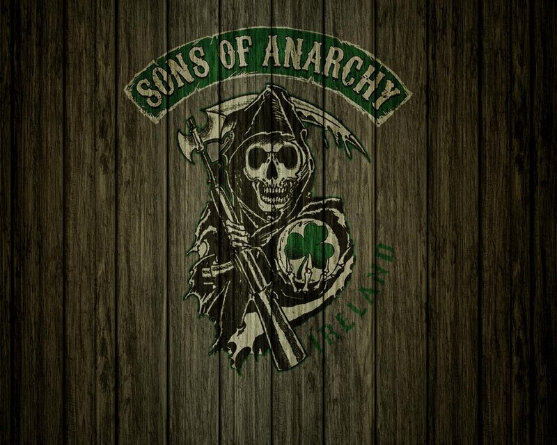 Skull with Scythe and Rifle — Green
