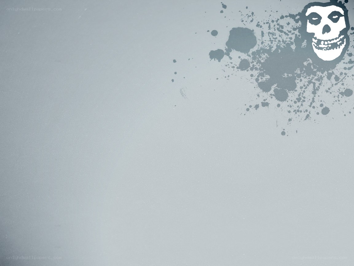skull with splatter design