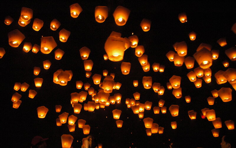 Sky Filled with Lanterns — Black, Serene