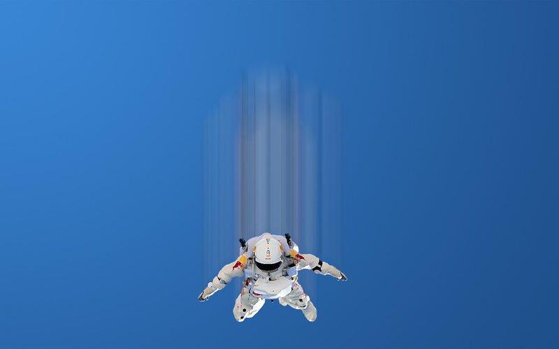 Skydiver in White Suit — Blue, Dynamic