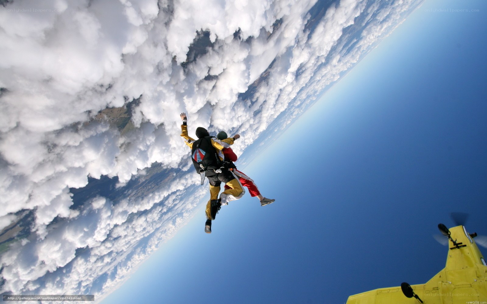 Skydivers above the clouds