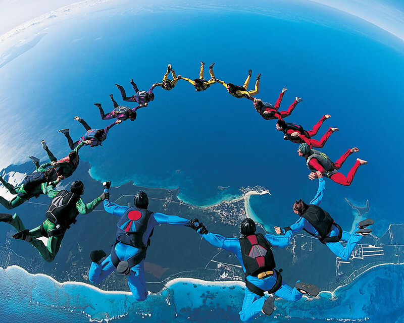 Skydivers in Circle