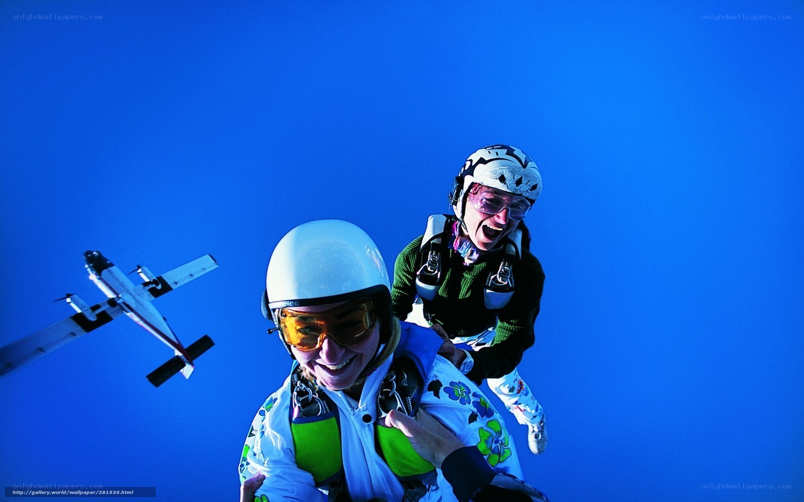 Skydiving tandem jump