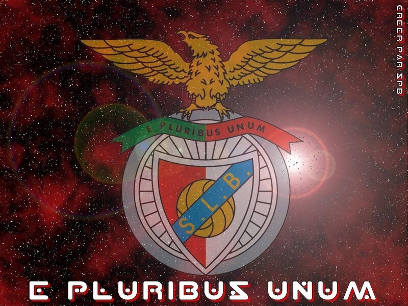 SL Benfica crest with slogan