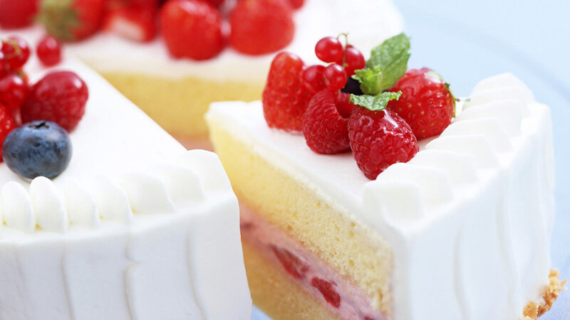 slice of berry cake