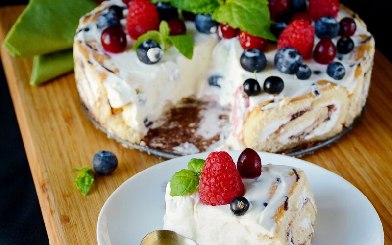 Slice of Berry Cake — White, Appetizing, Photograph