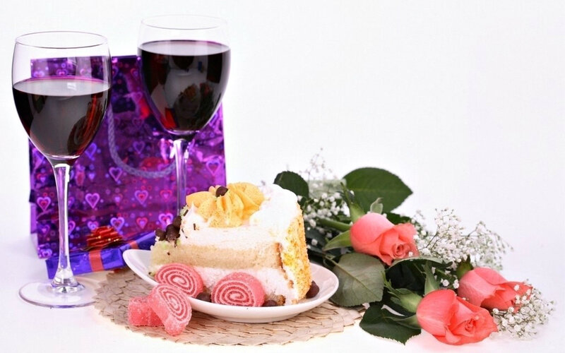 Slice of Cake with Roses — White