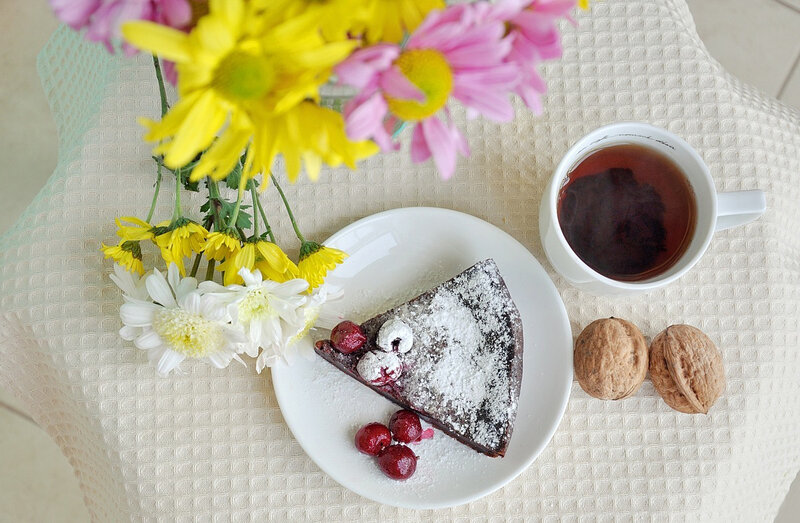 Slice of Chocolate Cake — Yellow