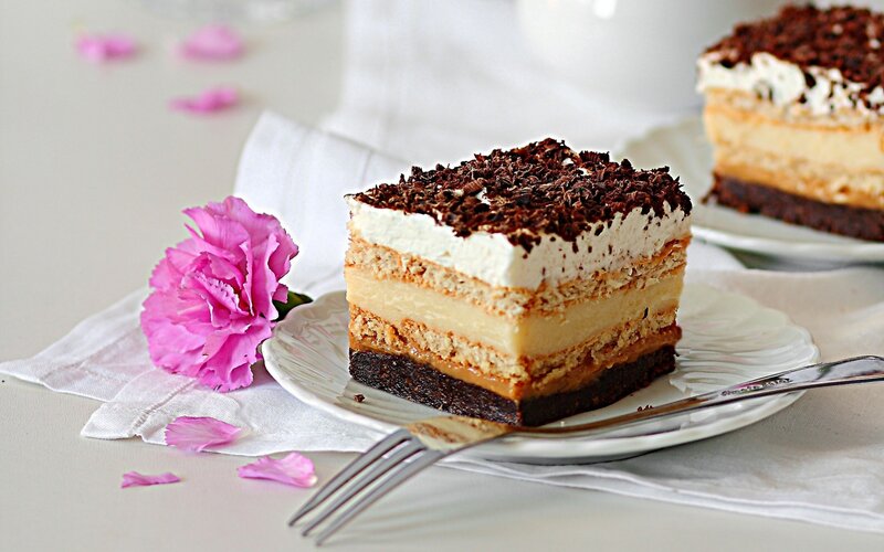 Slice of Layered Cake — White, Calm