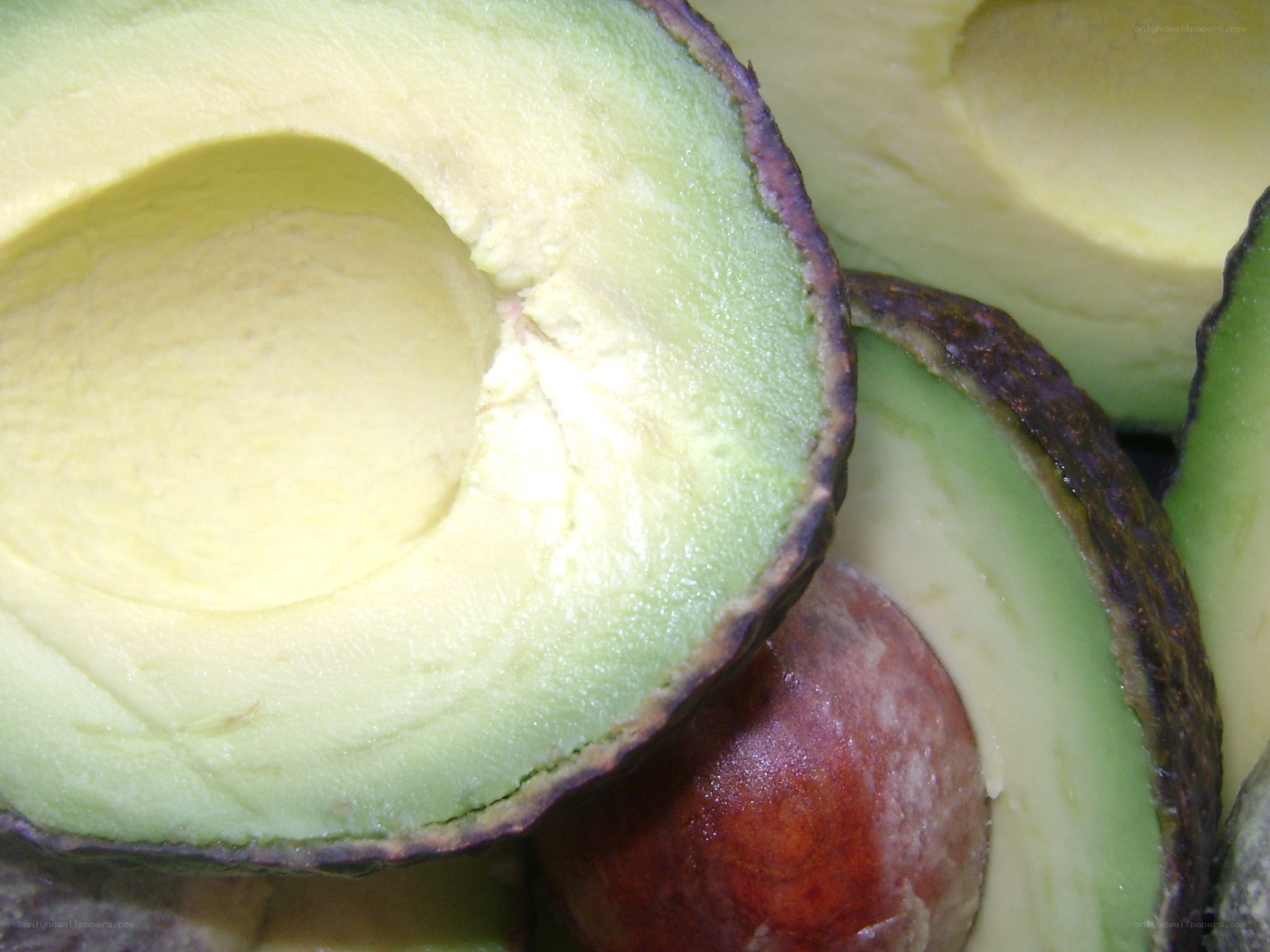 sliced avocados with pit
