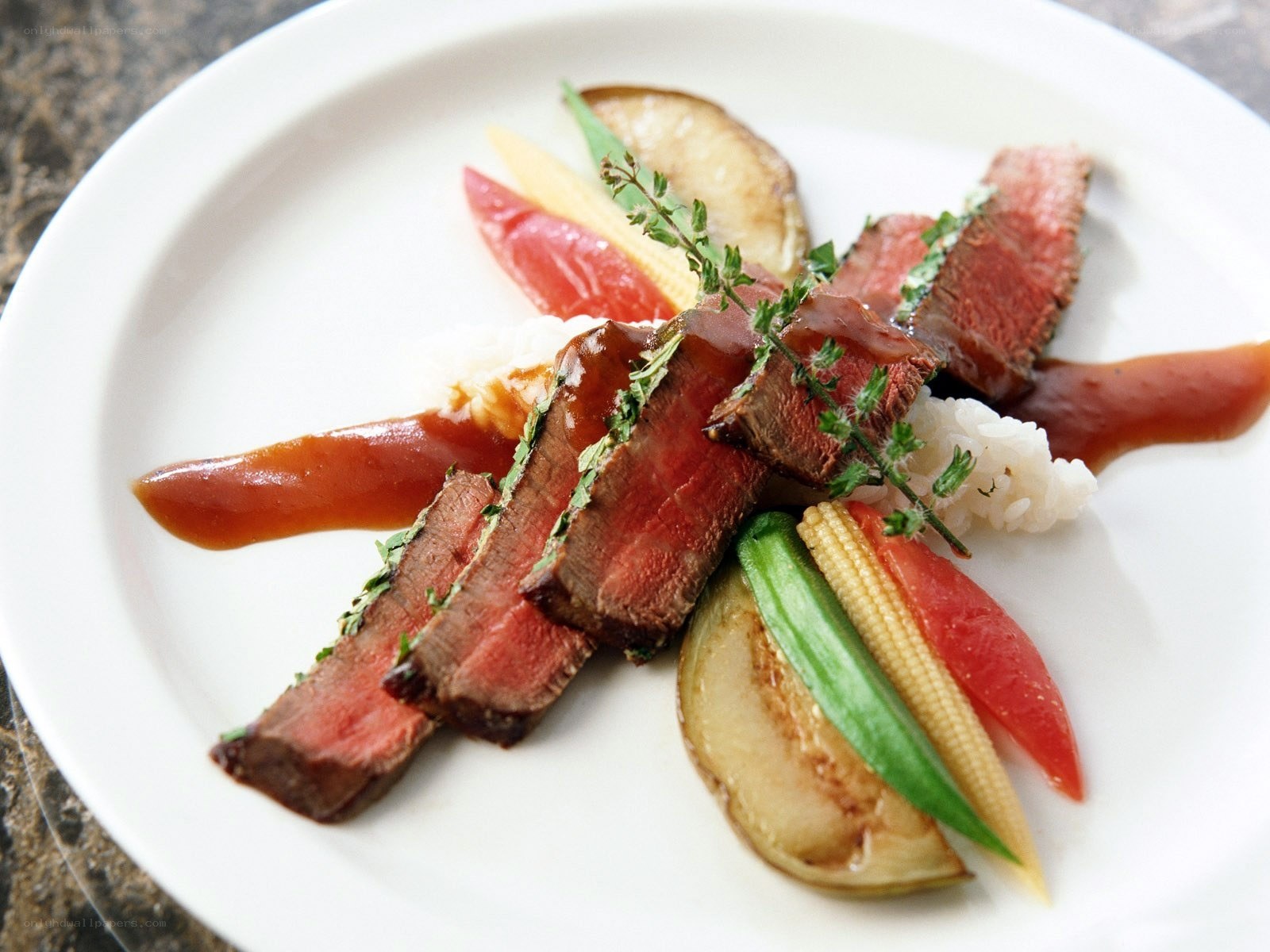 Sliced beef with vegetables