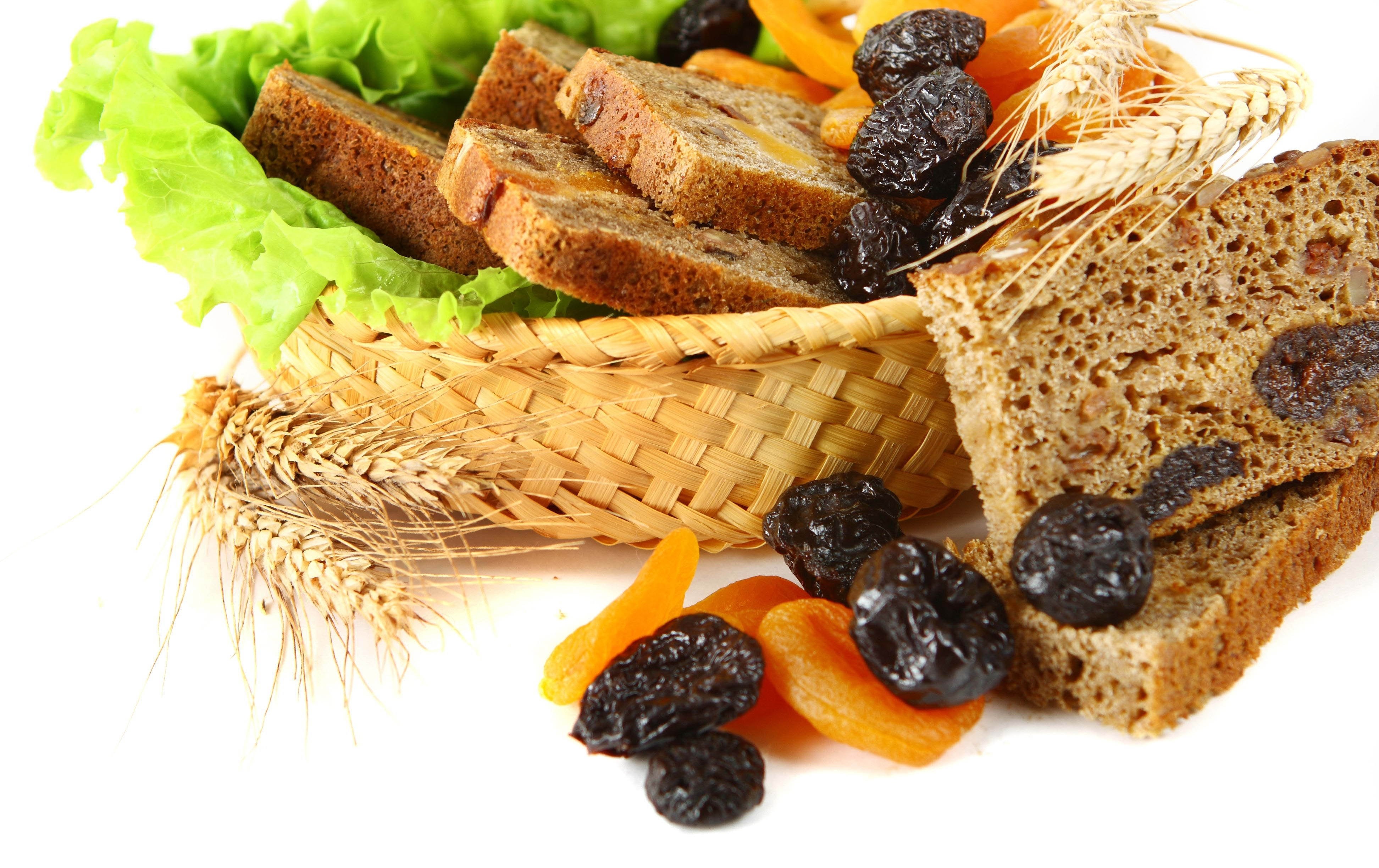 sliced bread with dried fruit