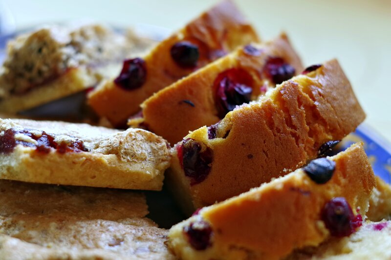 sliced cranberry bread